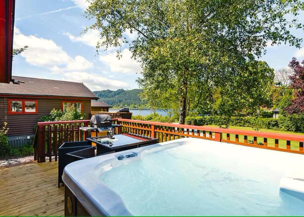 Lodge By The Lake - Lake District - Hot Tub Bassenthwaite Extérieur photo